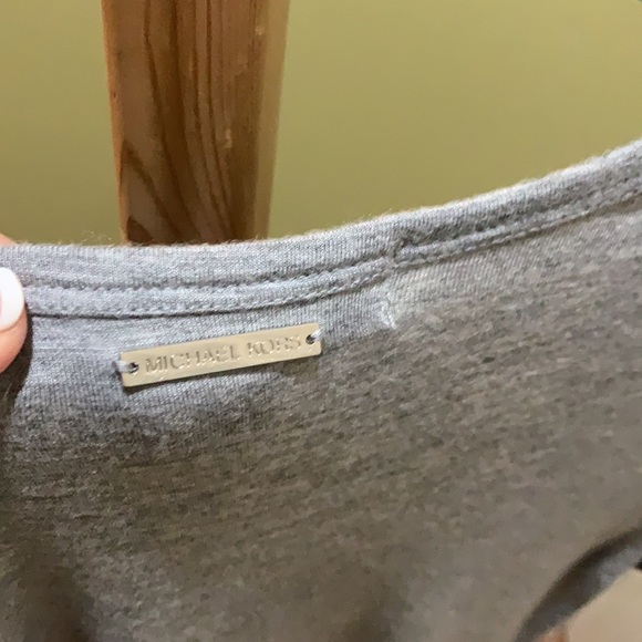 Size XS grey Michael Kors tee shirt - Picture 4 of 5